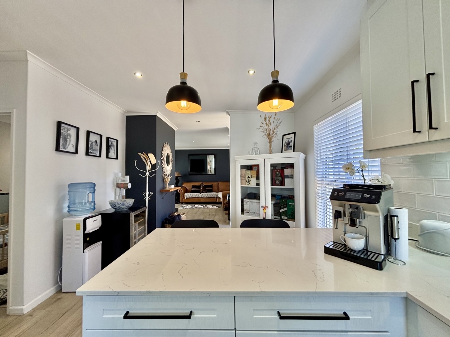 3 Bedroom Property for Sale in Sunningdale Western Cape